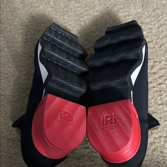 IRI Unisex black/red neoprene sneaker SZ 38 - Picture 5 of 9